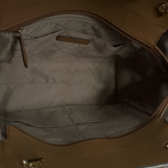 MICHAEL KORS Jet Set Travel Tote in Signature‎ White - Picture 6 of 6